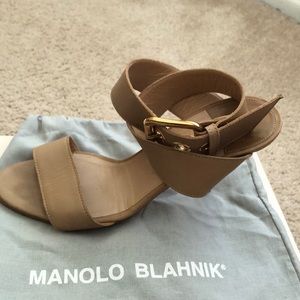 Manolo blahnik beige sandals